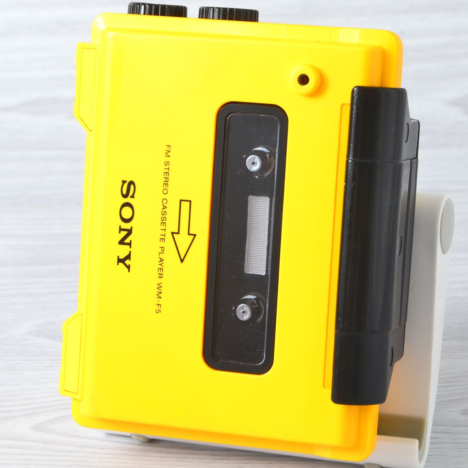 SONY WALKMAN WM-F5 スポーツウォークマン イエロー 整備済 - メルカリ