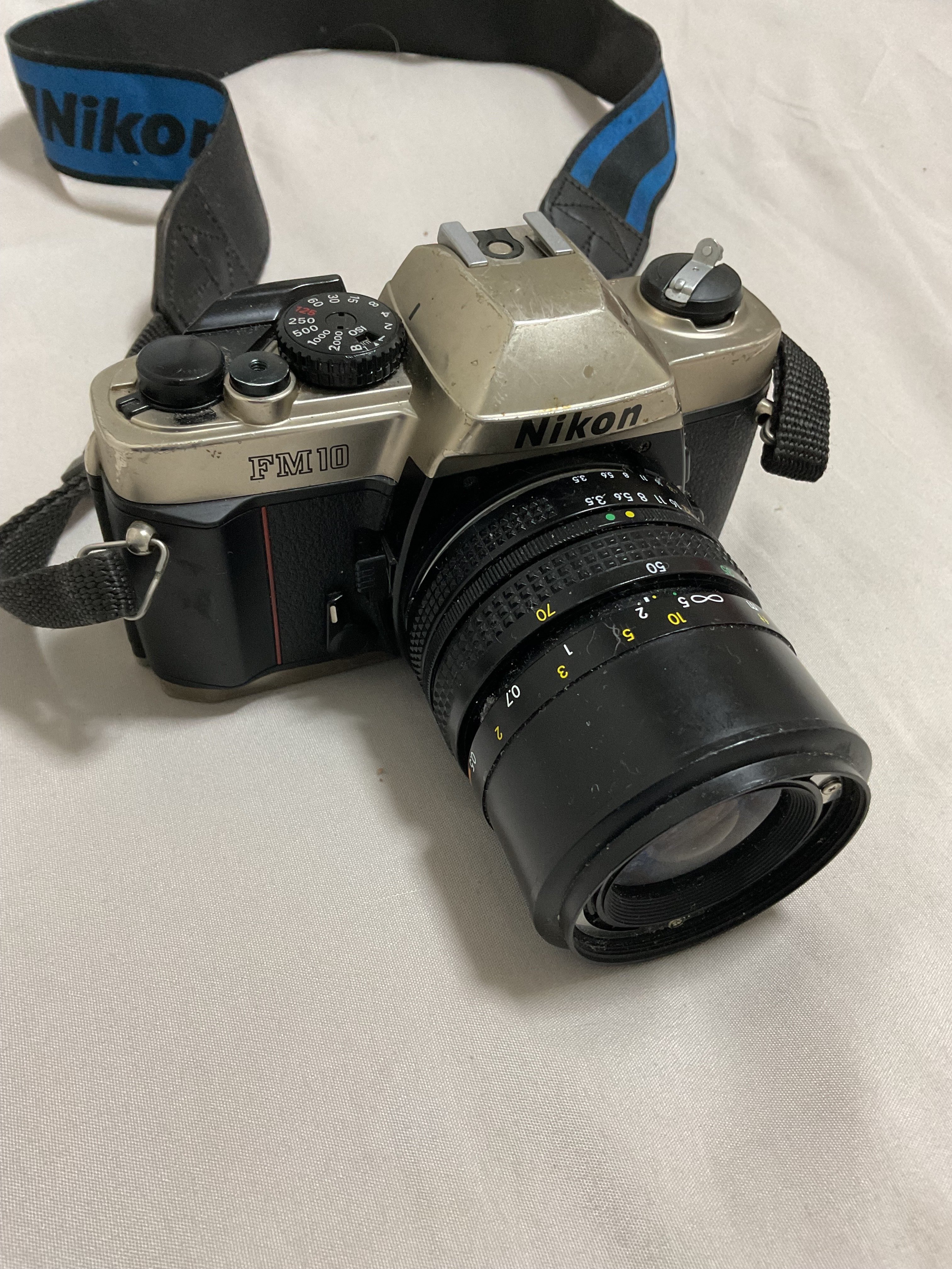 機械式フィルムカメラ Nikon FM10 彼女の娘へのプレゼントで欲しくなっ