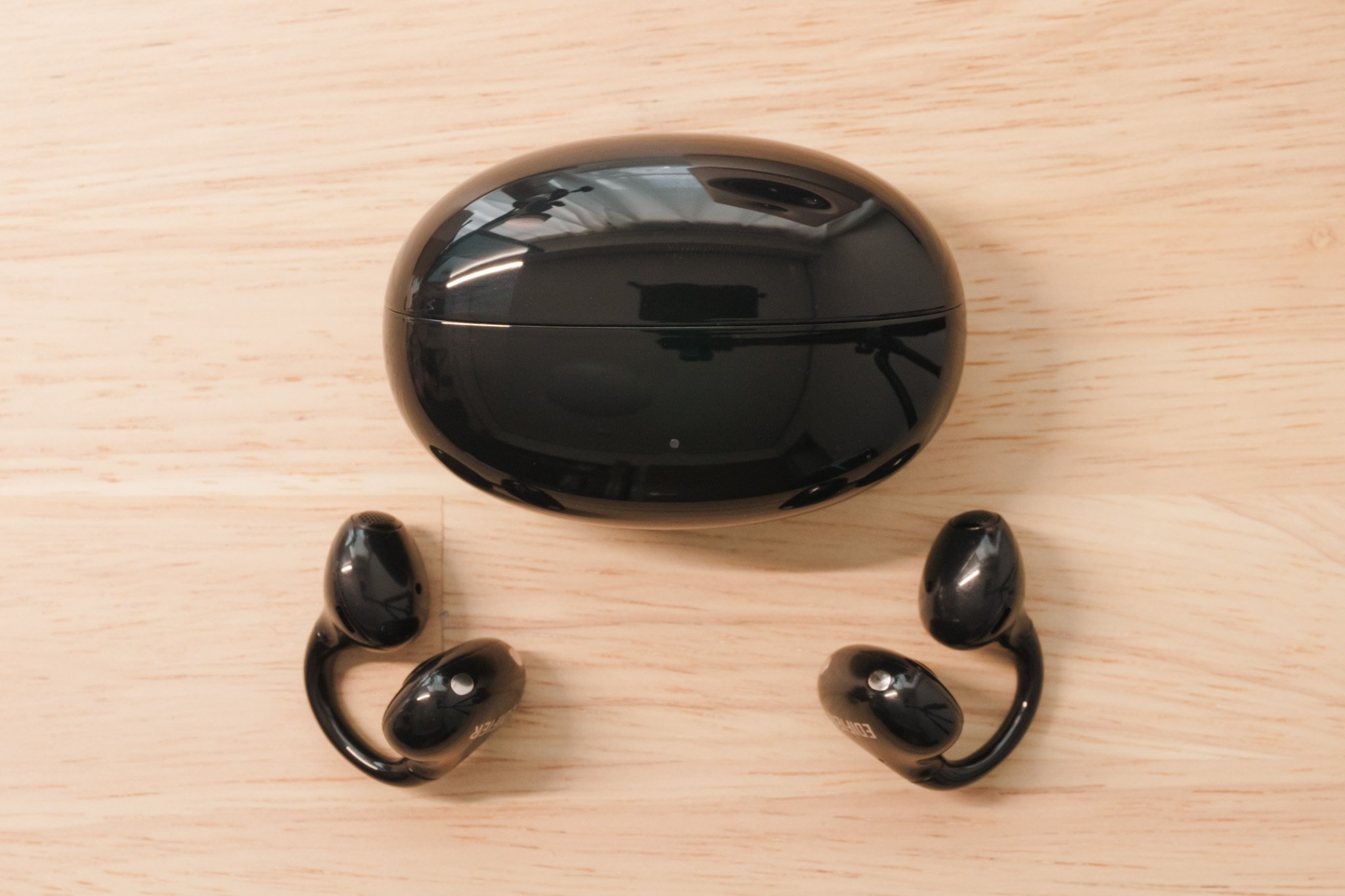 音質も妥協しないイヤーカフ型イヤホンを試す | Edifier LolliClip