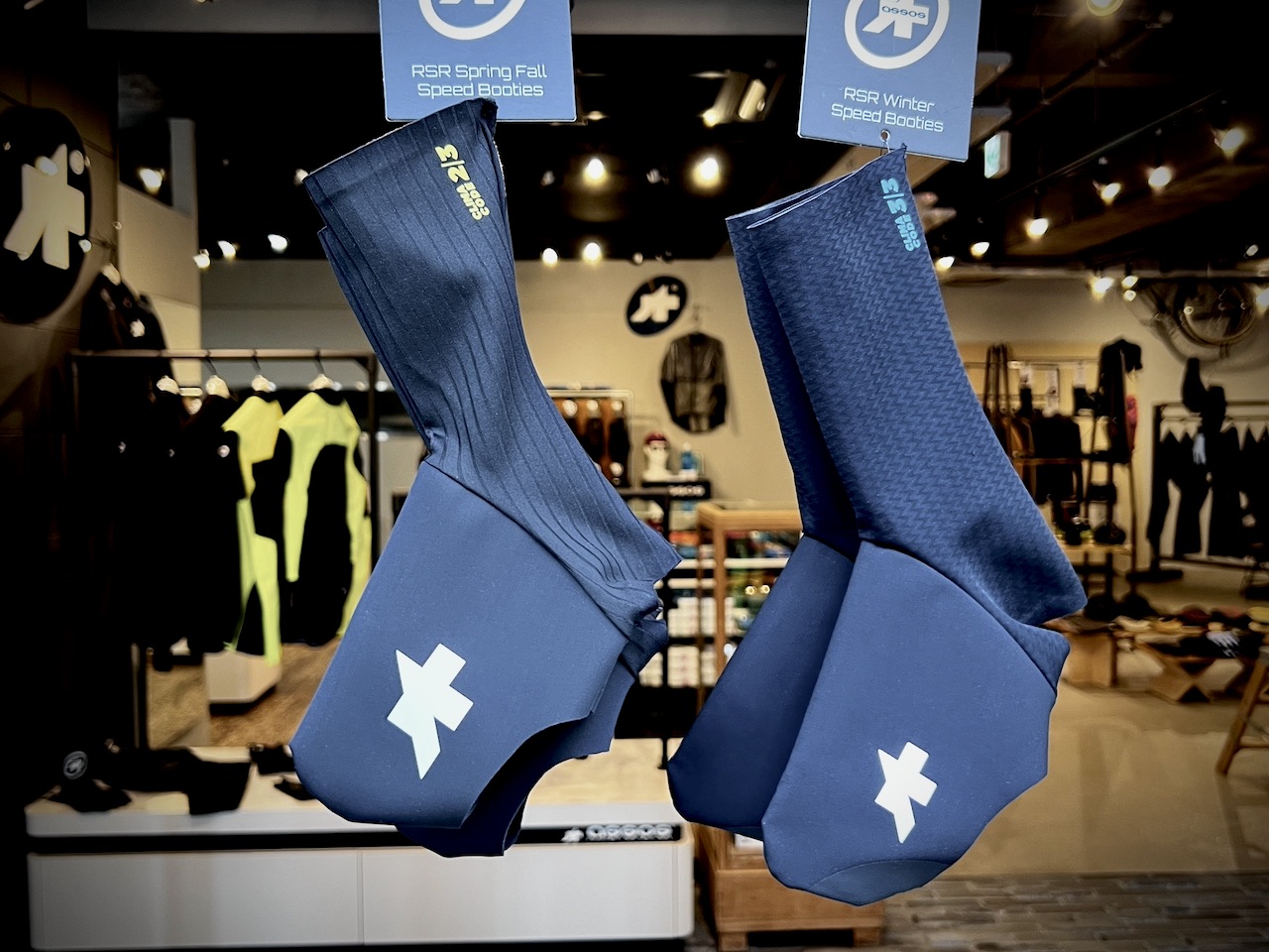 ファスナー無しで見た目スッキリ。「エアロ」と「防寒」が融合した2