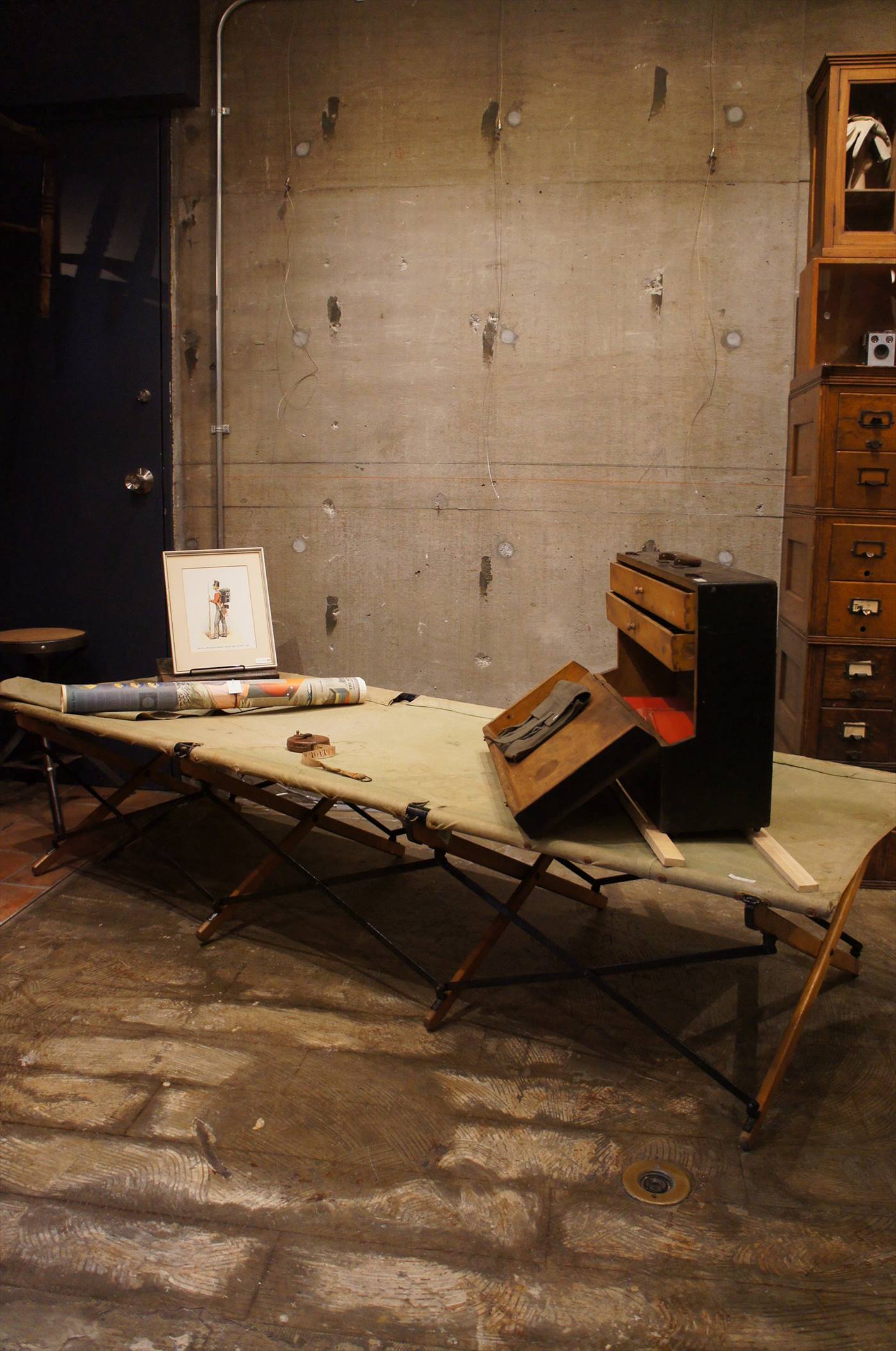 ミリタリー フォールディング コット / キャンピング ベッド | ARTICLE