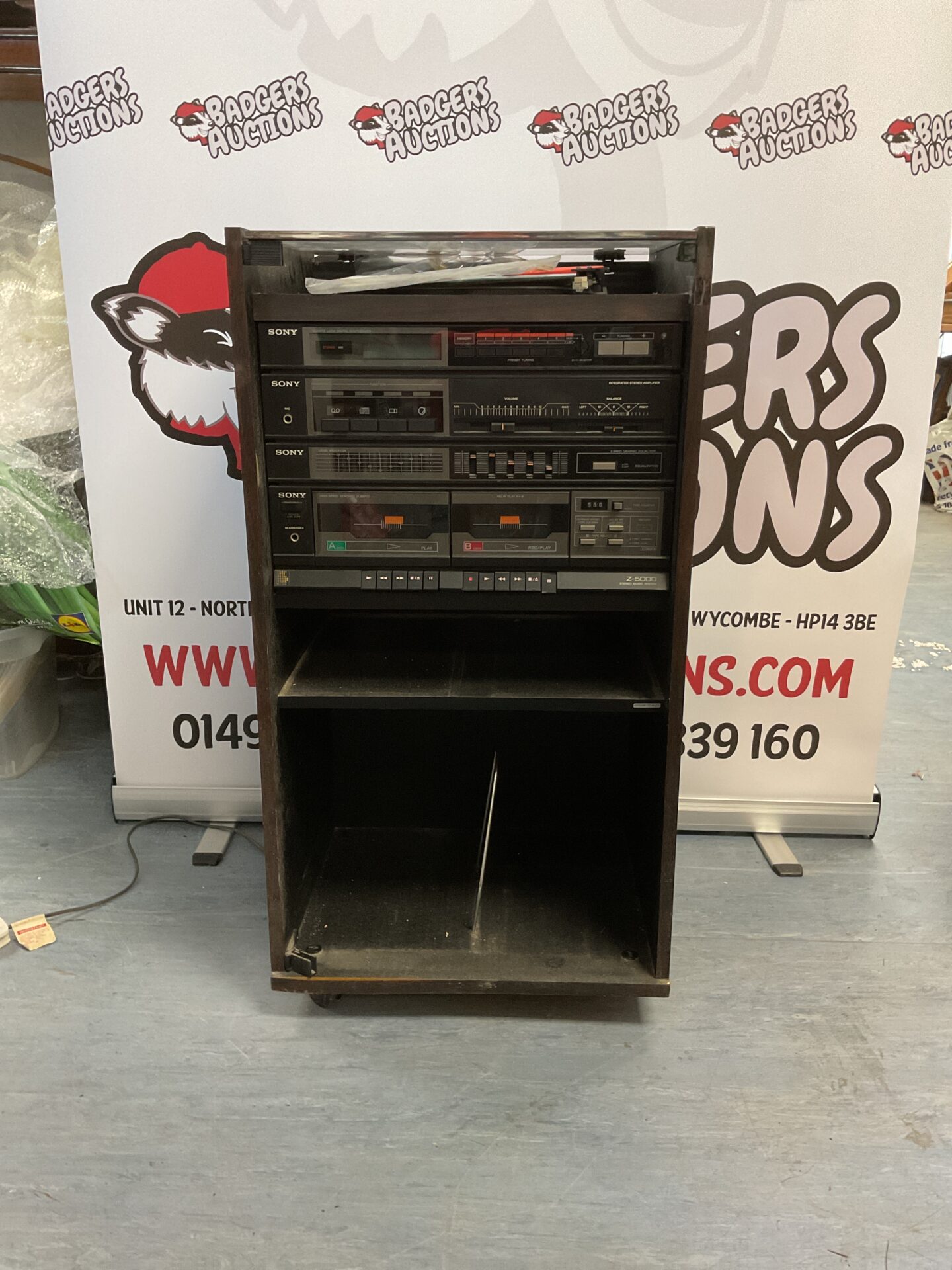Sony Z-5000 stereo music system and stand – Badgers Auctions
