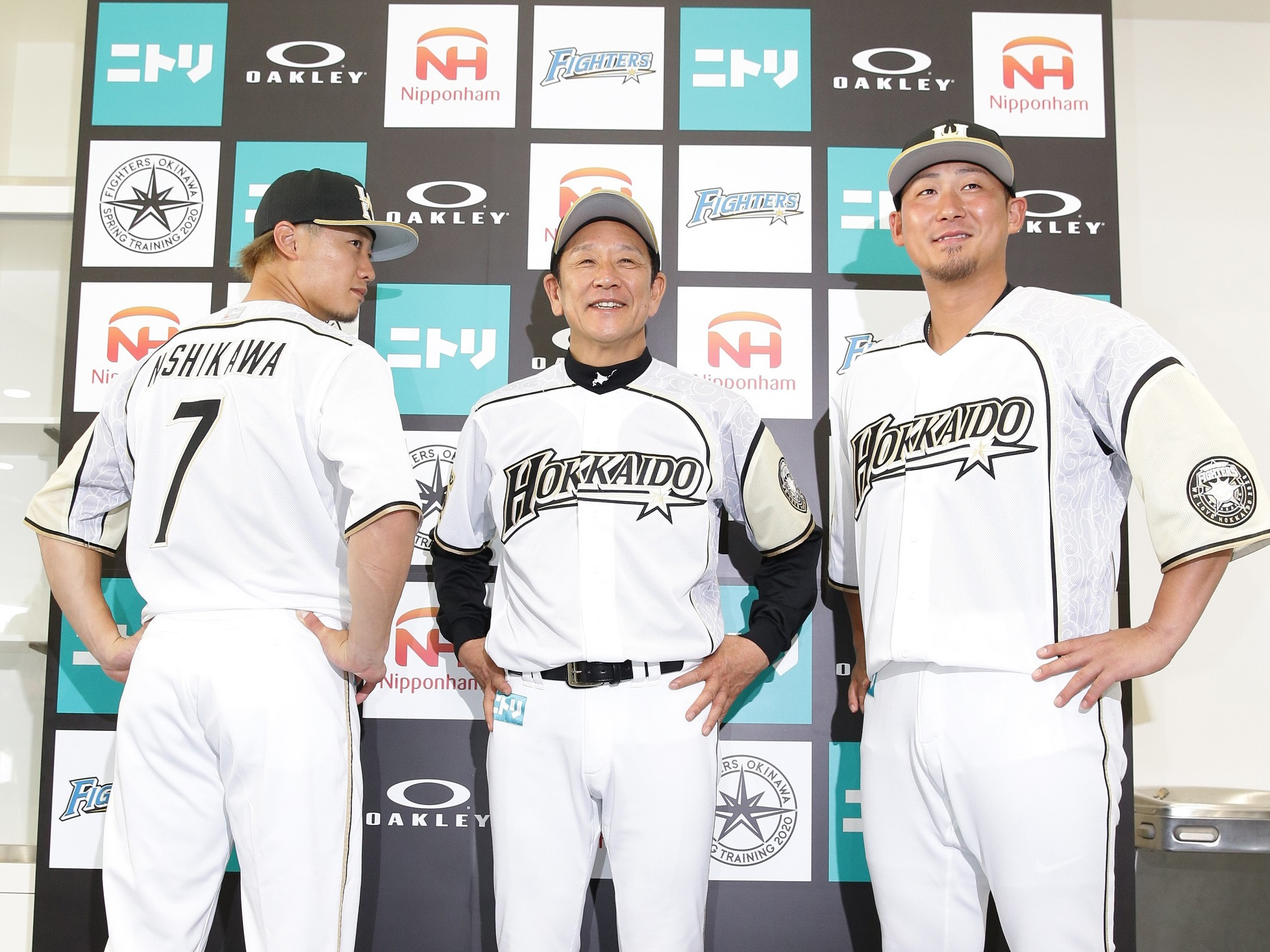 日本ハムが「北海道シリーズ」でアイヌ文様をモチーフにした限定ユニを