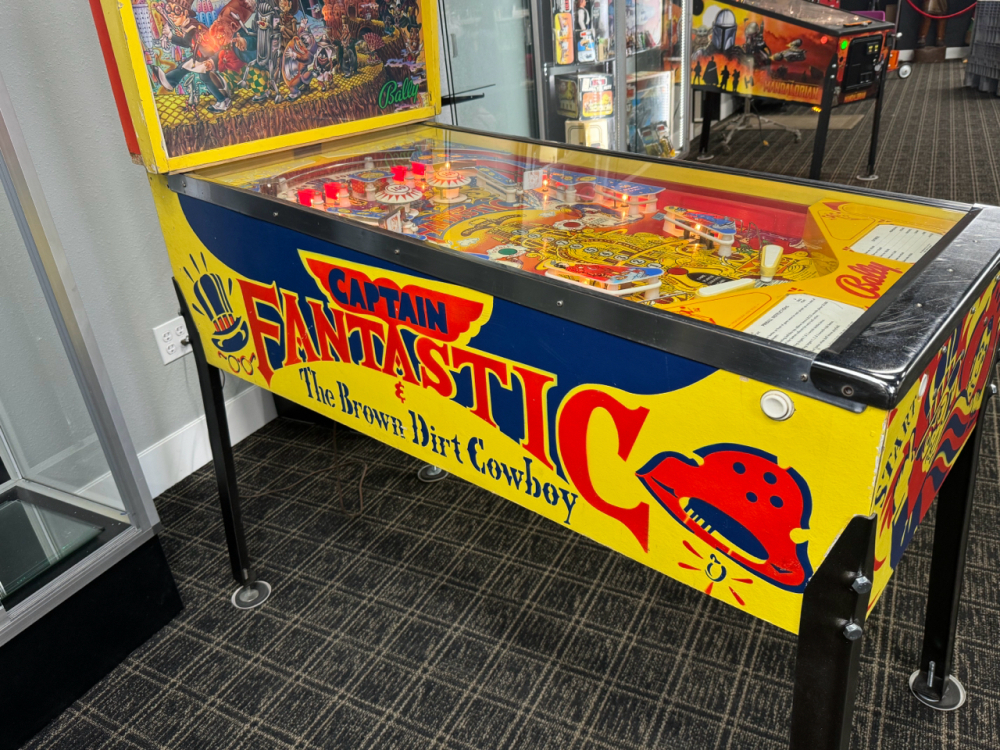 CAPTAIN FANTASTIC & THE BROWN DIRT COWBOY PINBALL MACHINE HOME VER.