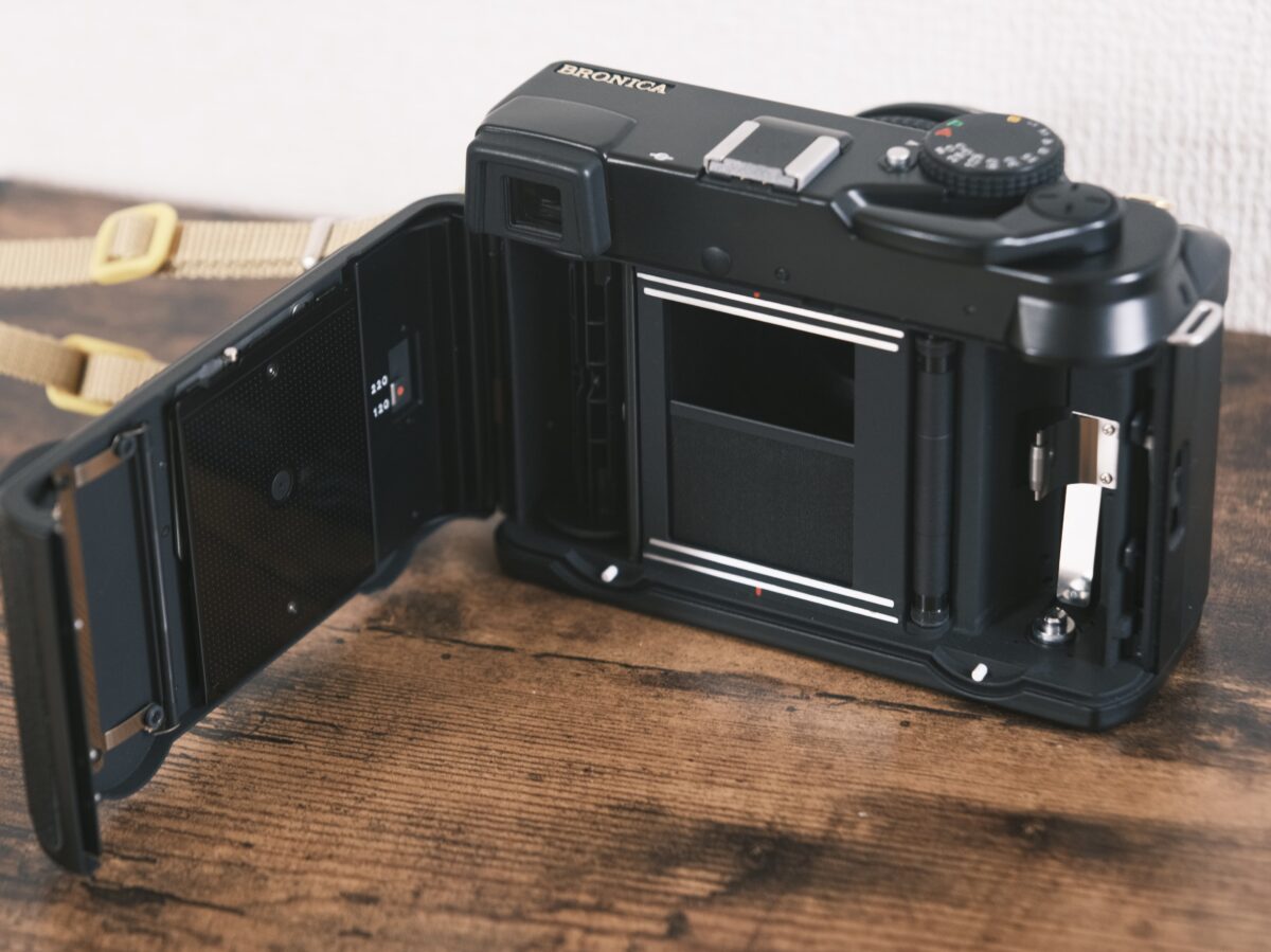 フィルムカメラレビュー。「BRONICA RF645」 | BORN SURE blog