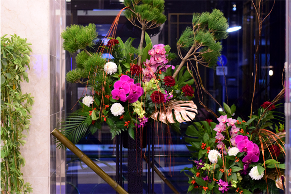 エントランス アレンジメント】ホテルの玄関エントランスに納品