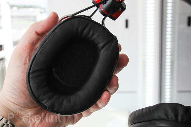 本格的なフェラーリ・デザインのヘッドホン『Ferrari by Logic3 P200