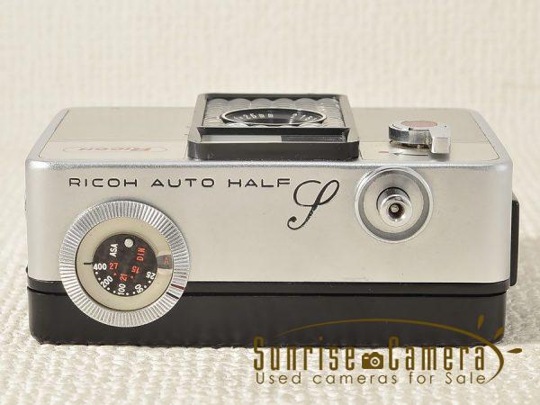 RICOH（リコー）AUTOHALF／レトロフューチャーなカメラはぜんまい