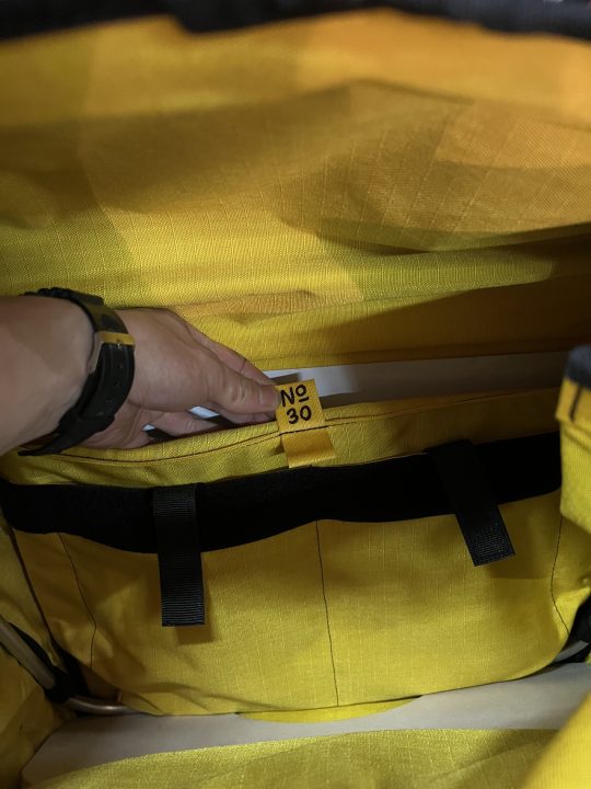 EERDER METAAL* xplorer front bag (black) - BLUE LUG ONLINE STORE