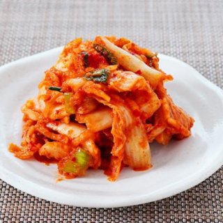 主役にも脇役にもなれる】冷蔵庫にあると安心する、専門店の本格キムチ