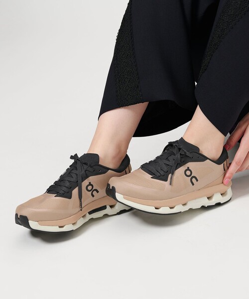 On（オン）の「＜On＞ウィメンズ クラウドゾーン/スニーカー
