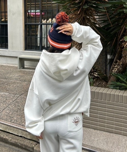 INTER FACTORY（インターファクトリー）の「AINA - ロゴ入りパーカー