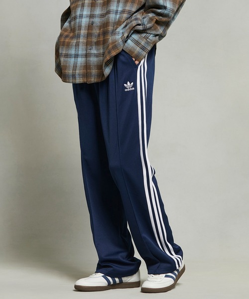 adidas（アディダス）の「アディカラー 70s トラックパンツ（ジャージ