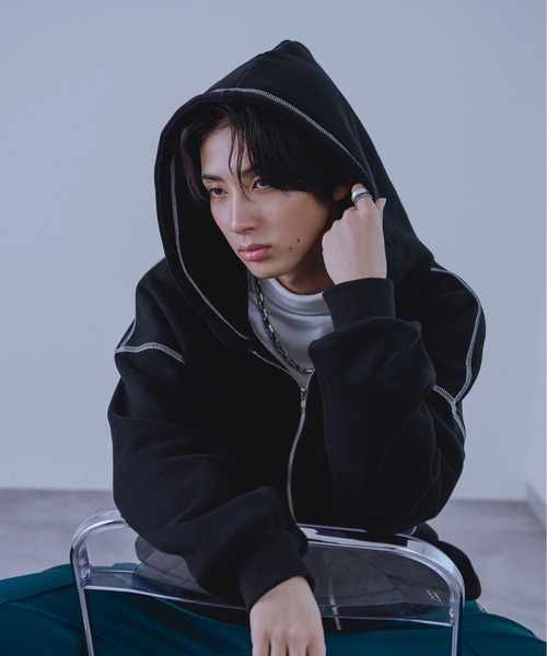 Ellno Loset（エルノロゼット）の「ダブルジップステッチパーカー