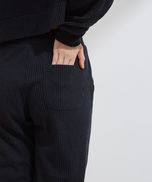 Alo Yoga（アロヨガ）の「【alo】ミューズ スウェットジョガーパンツ