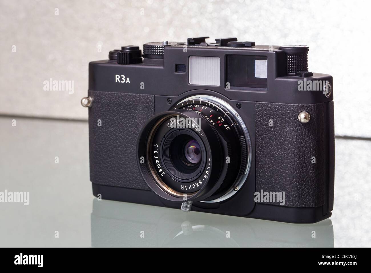 Voigtlander bessa r hi-res stock photography and images - Alamy