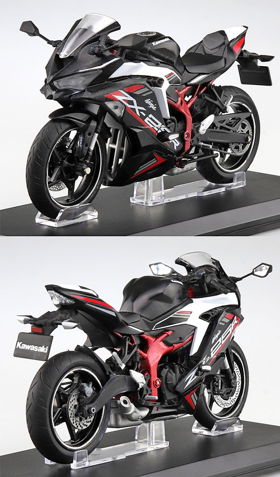 10970 カワサキ ニンジャ ZX-25R（メタリックスパークブラック/パール