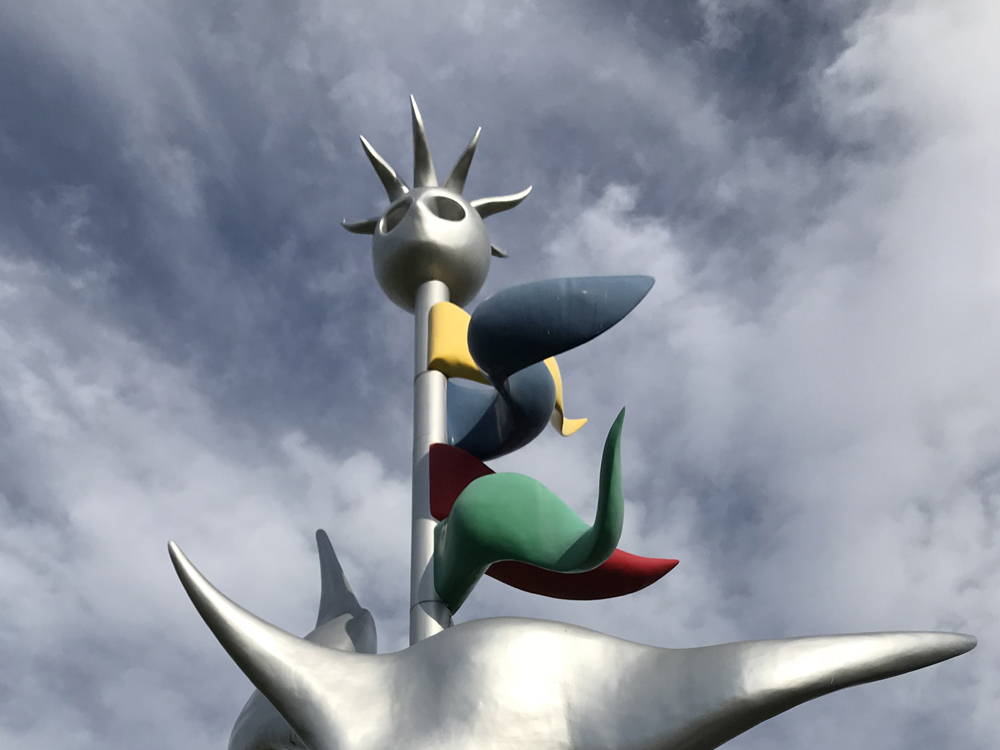 岡本太郎の未来を拓く塔 | CASA FELICE | インテリアのカーサ