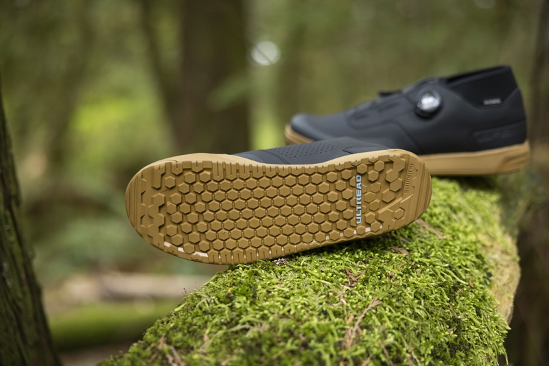 シマノからフラットペダル用MTBシューズ「GF800」が登場｜サイクル