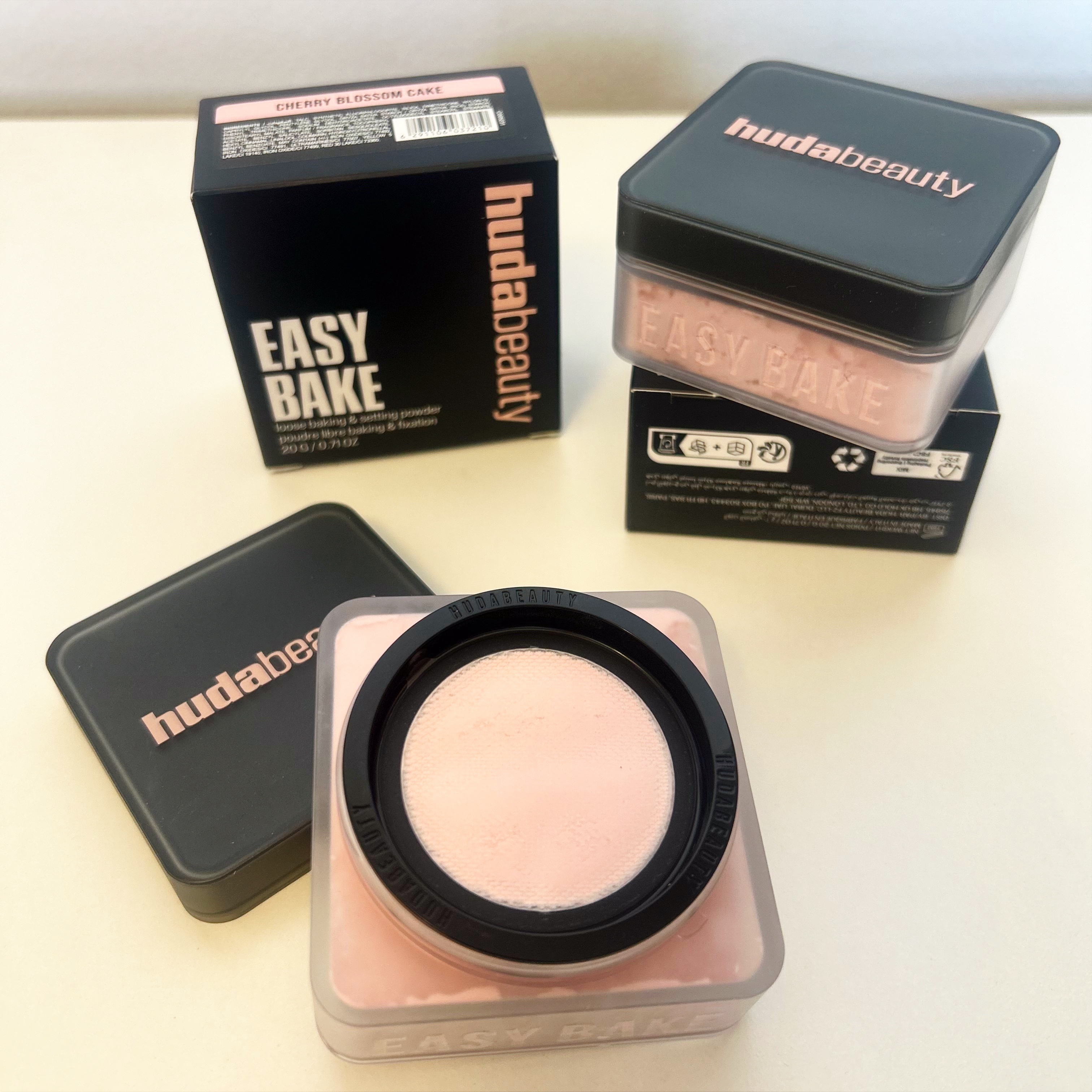 HUDA BEAUTY 新色追加 Easy Bake Loose Baking & Setting Powder (HUDA