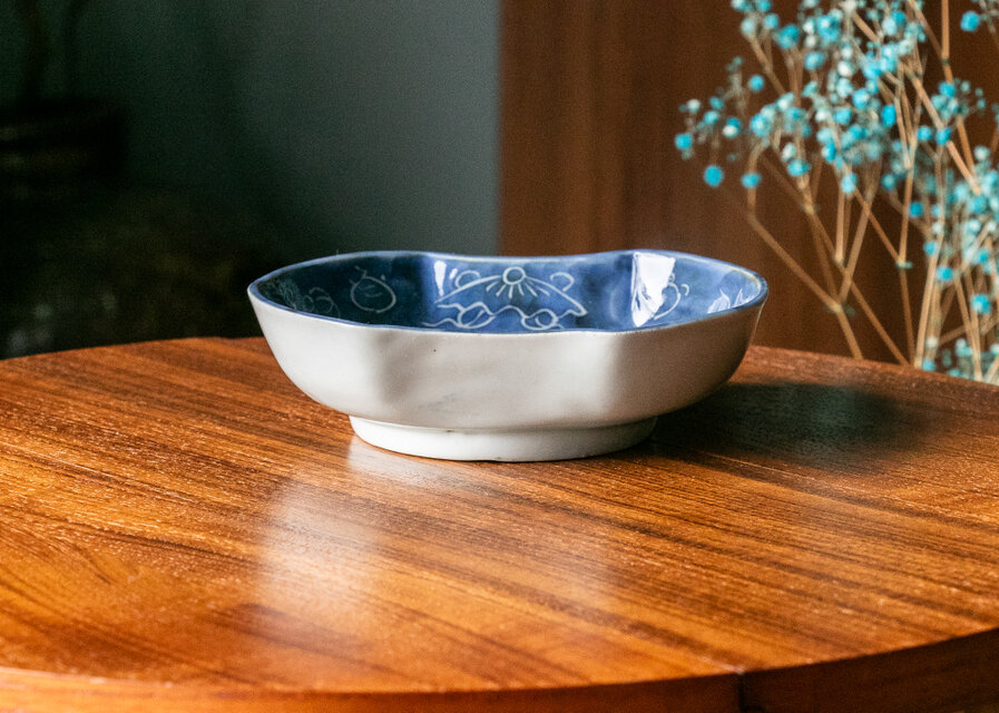 古伊万里 染付 波千鳥文 分銅形皿 江戸後期 E469 | iichi 日々の暮らし