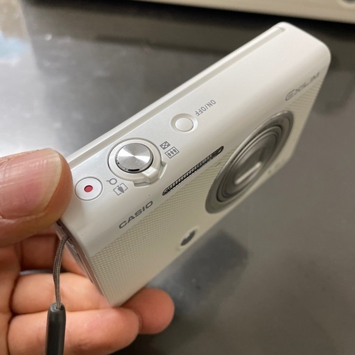 美品] CASIO デジタルカメラ EXILIM EX-ZR50 ホワイト (中古店不用品