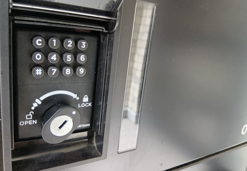 不在票の暗証番号悪用、宅配ボックスごと盗難も 狙われる置き配 | 毎日新聞