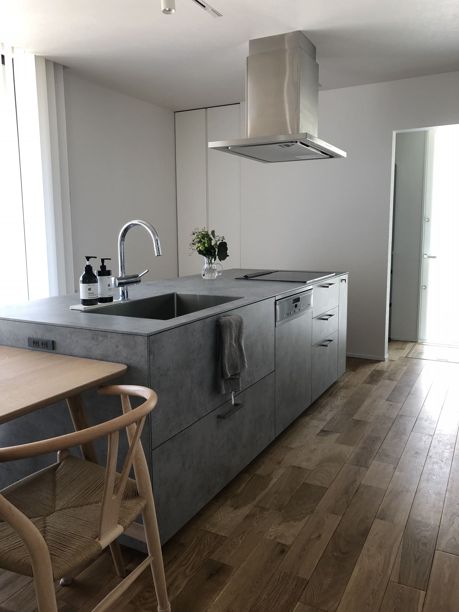 キッチンが主役」広がるインテリアとその調和〜理想を追求したkitchen