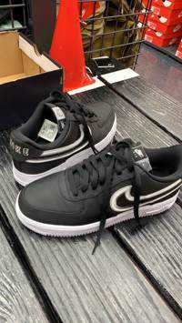 ナイキ エアジョーダン1 ミッド 