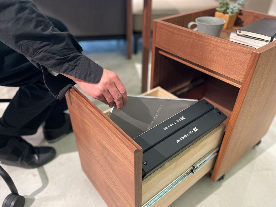 公式】Oka デスク S02180C / W1200 D450 – 冨士ファニチア オンライン