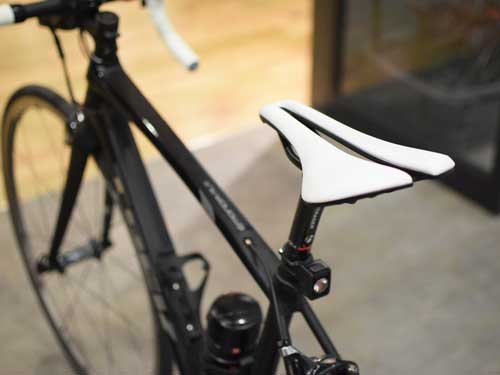 Aeolus Proサドル（アイオロスプロ）限定カラー入荷しています！