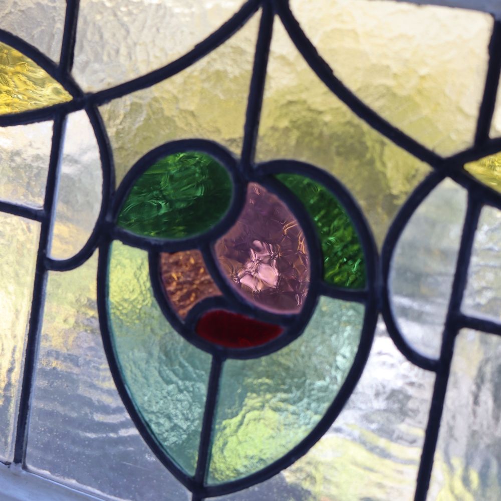 窓枠ごと楽しみたい♪ アンティーク ステンドグラス VC108-236