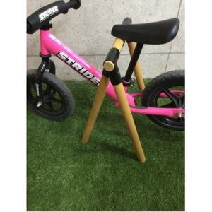 ストライダー(子ども ペダル無し自転車)用丸棒スタンド お孫さんへの