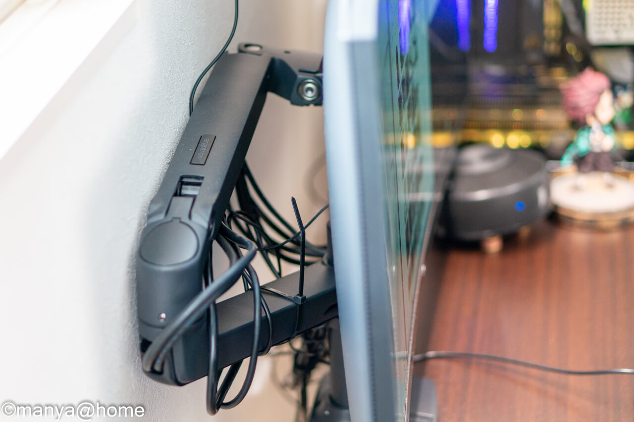 エルゴトロンLXはウルトラワイドモニターもしっかり保持できるモニター