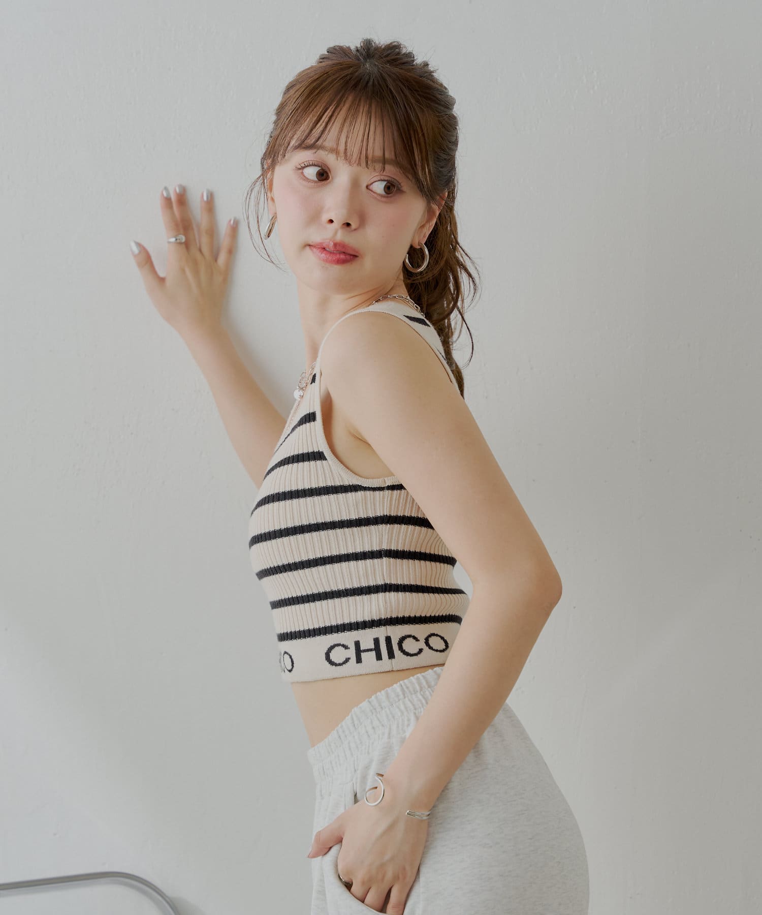WEB限定/REVIVAL】裾ロゴクロップドタンクトップ | Chico(チコ