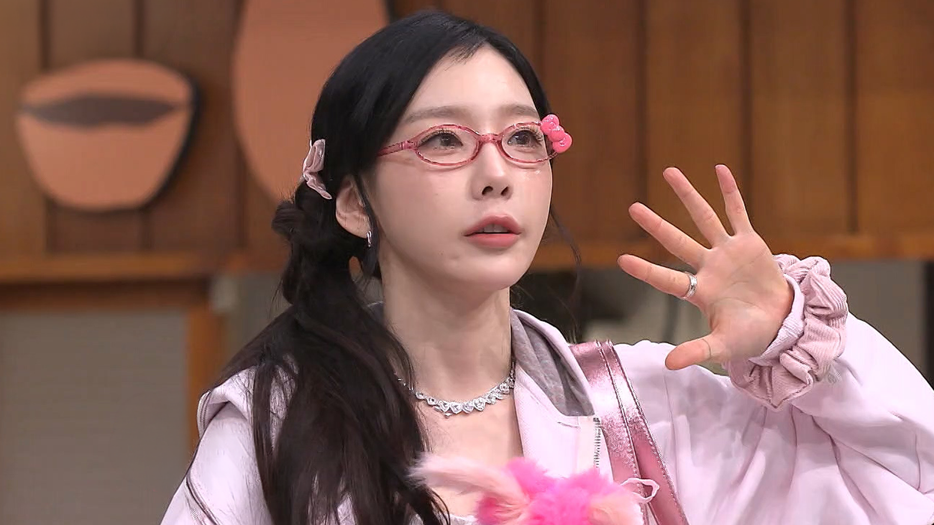 予告] 驚きの土曜日 - ビデオ:驚きの土曜日