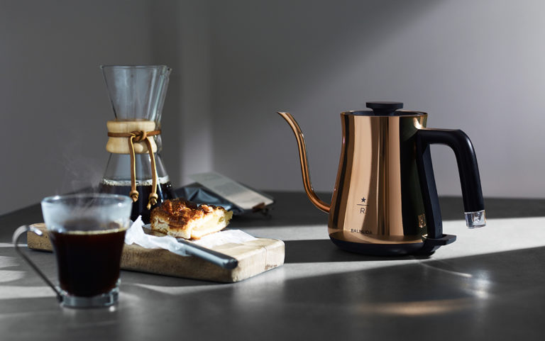 バルミューダの電気ケトル『BALMUDA The Pot』に待望の新色Chrome