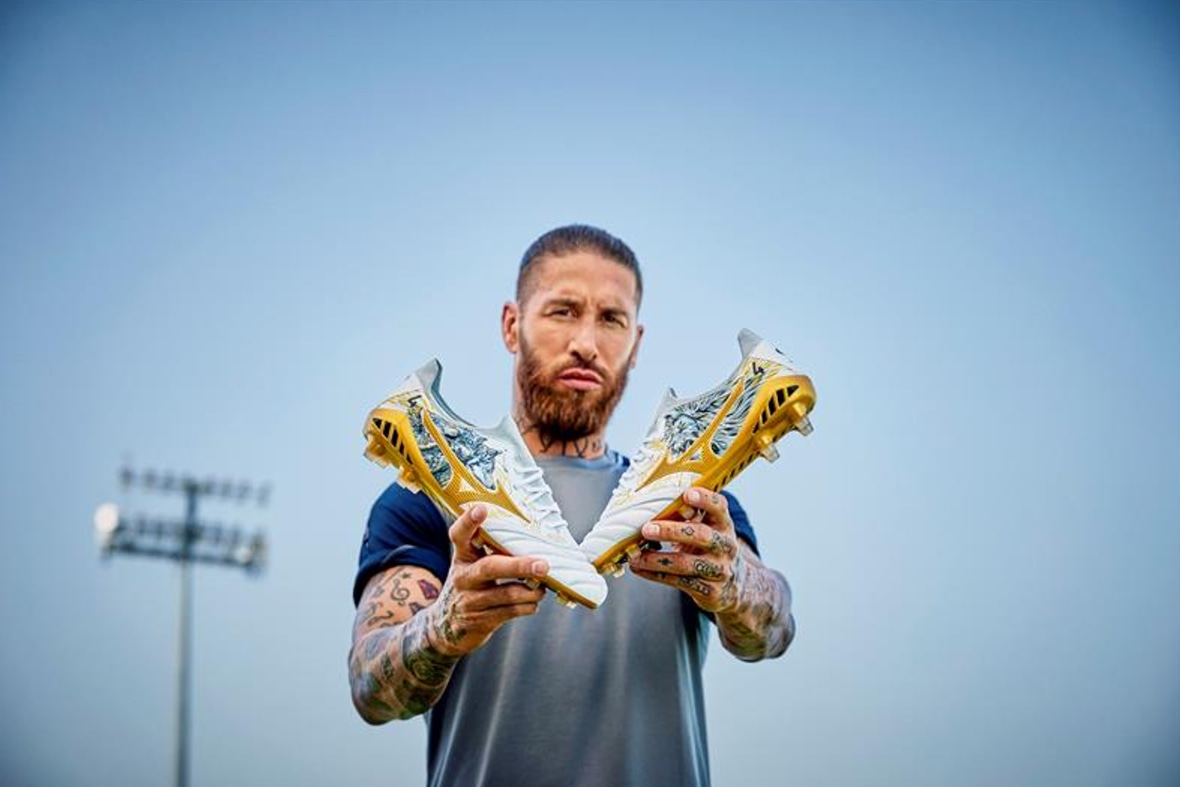 セルヒオ・ラモス選手着用の限定モデル 「MORELIA NEO III SR4 JAPAN