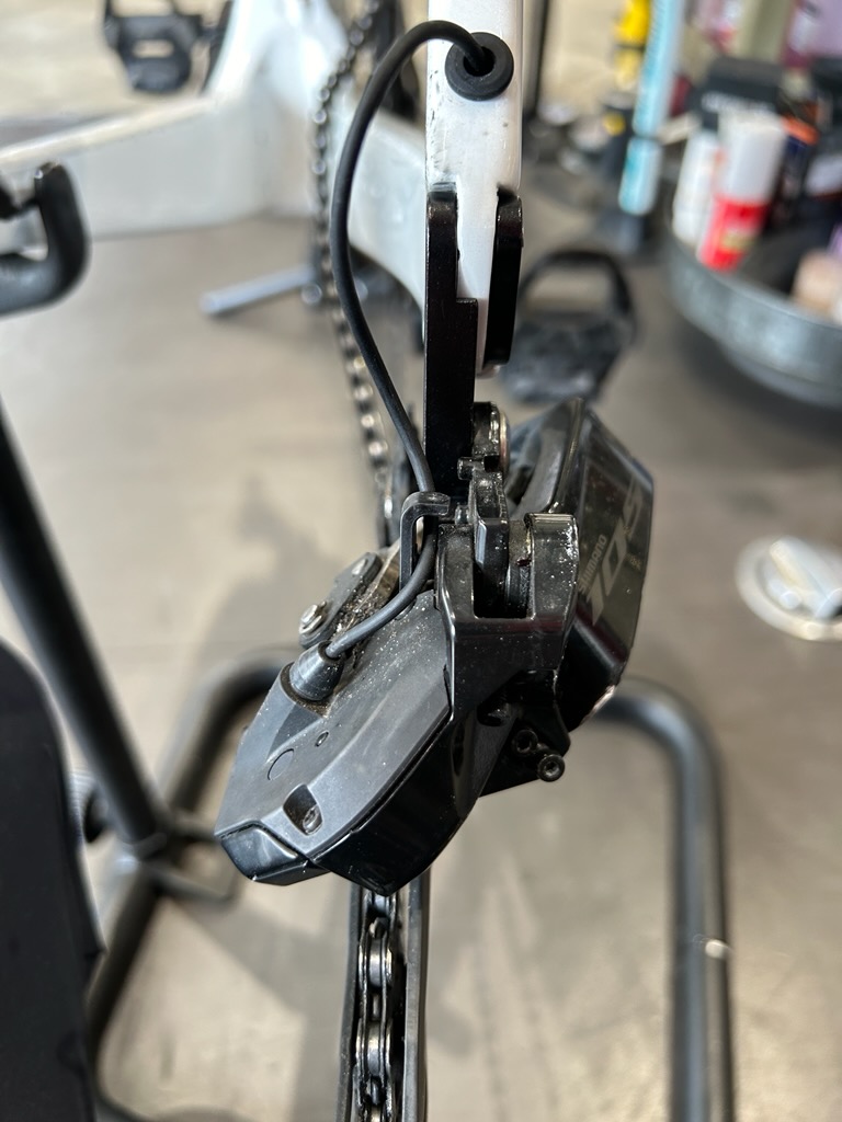 GUSTO DURO EVO DB のディレイラーハンガーの交換 – サイクランドマスナガ