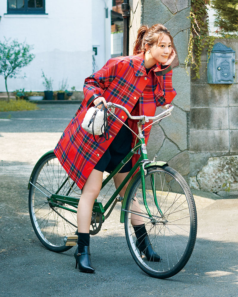 桜井玲香の着こなしがお手本！「秋のチェックコーデ」4選 | CLASSY