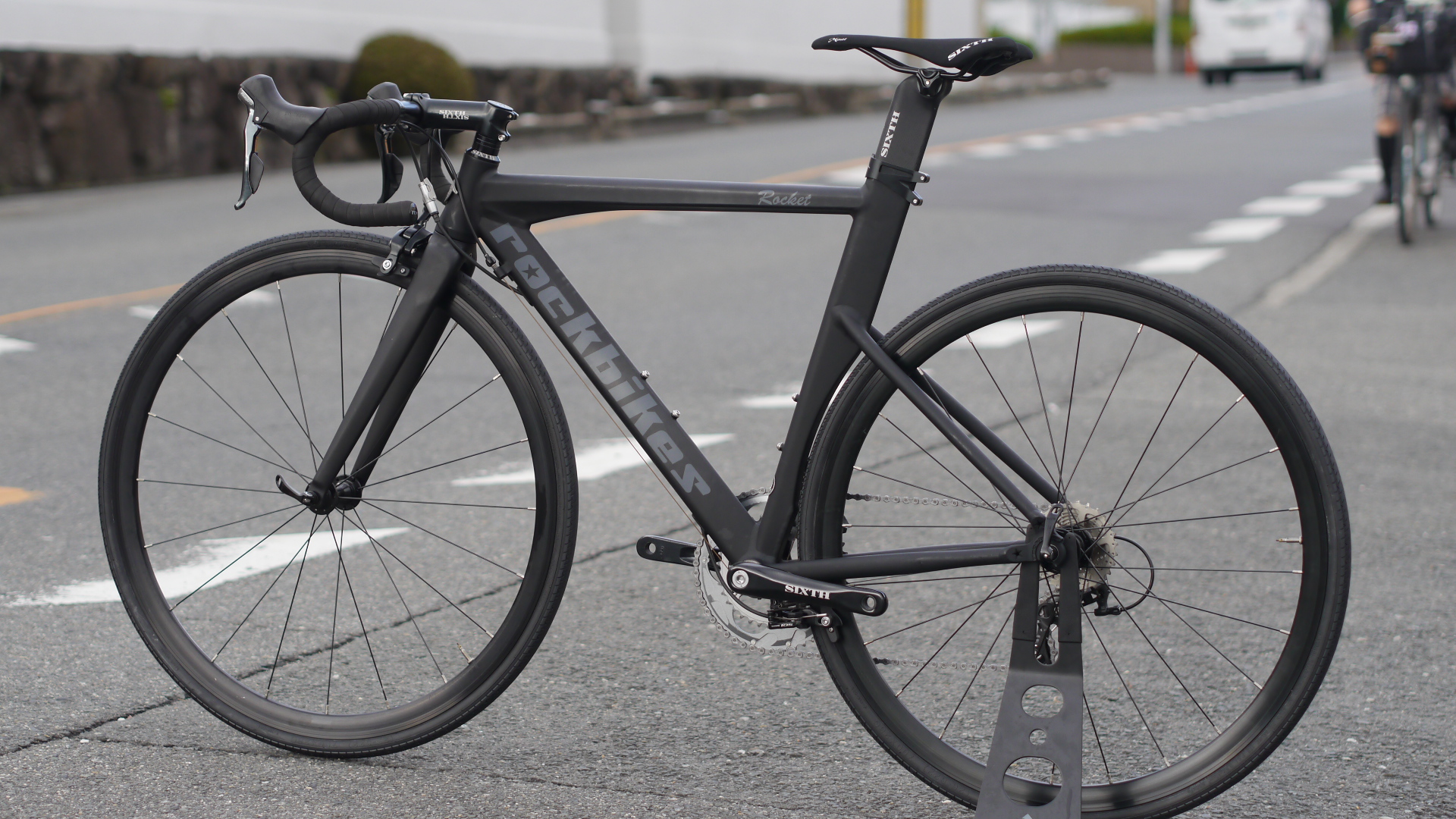 在庫SALE! Rock bikes 「ROCKET」 エアロフレームのロードバイク