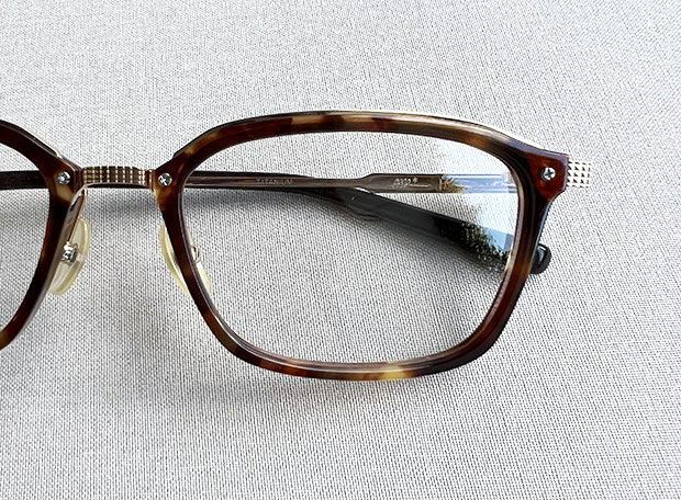 999.9(フォーナインズ) 異質な質感が映えるコンビネーションフレームM