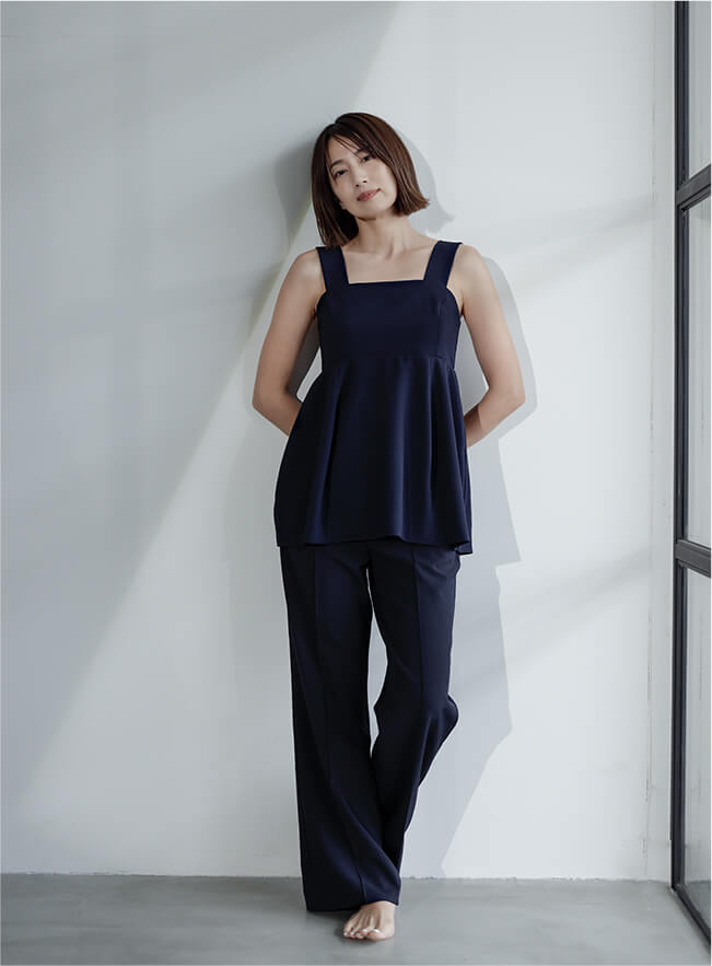 東原亜希 FORME 2025 SPRING CENTER PIN-TUCK PANTS