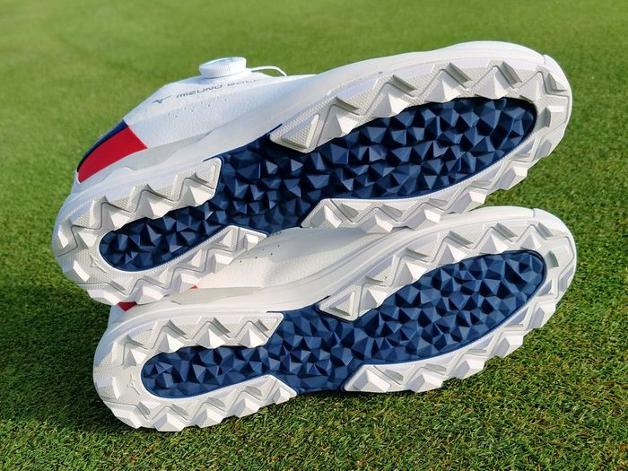 雨でも靴下が濡れない!? グリップ力も抜群な『WAVE HAZARD AQUA BOA