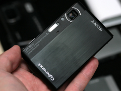 ソニー、厚さ15mmの世界最薄モデル「サイバーショットDSC-T77」