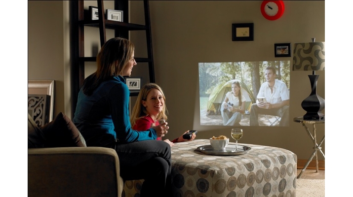 タッチパネル搭載でさらに進化！ 3M(TH) ポケットプロジェクター