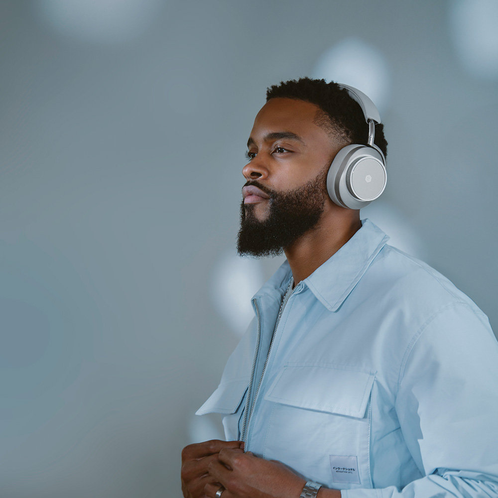 Master & Dynamicから「MW75-Silver Metal / Grey Leather」発売!