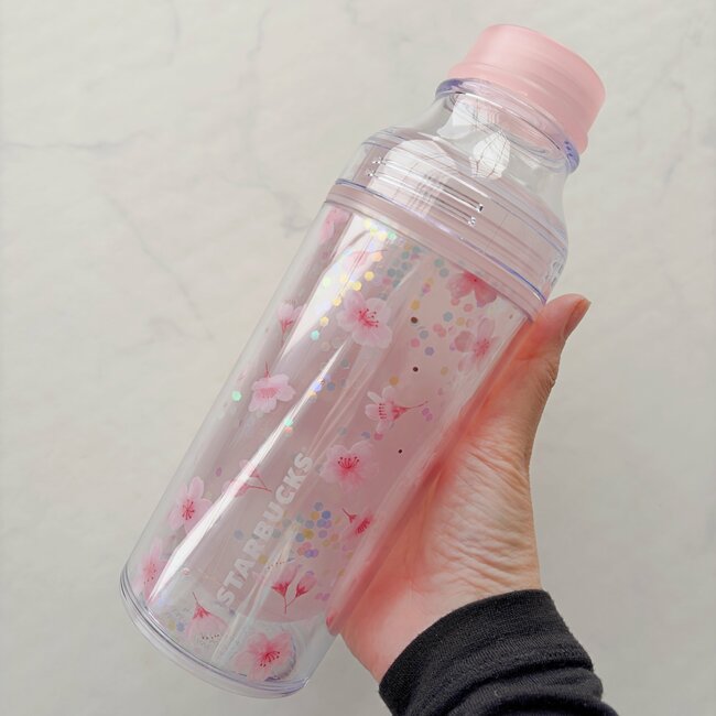 可愛すぎる～！」「やっぱ買っちゃう」スタバの“きらきら輝くボトル