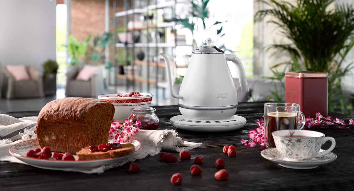 DeLonghi アイコナ カフェケトル KBO1323-W デロンギ（DeLonghi） アイコナ 温度設定機能付き電気カフェケトル