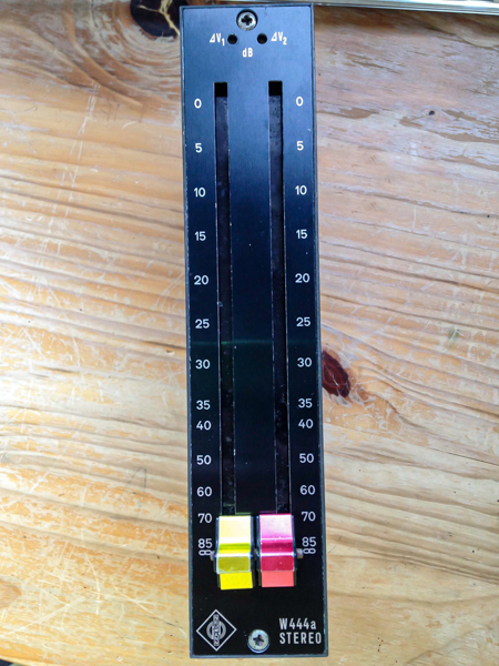 Neumann W444 active faderのレビュー！ノイマンのプリアンプ付き